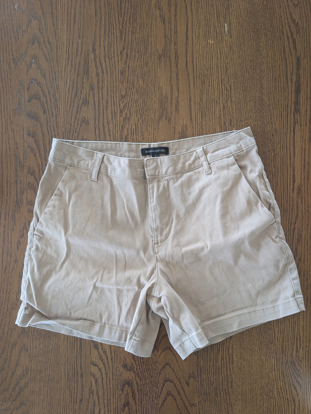 Banana Republic Women's Light Cream Chino Shorts